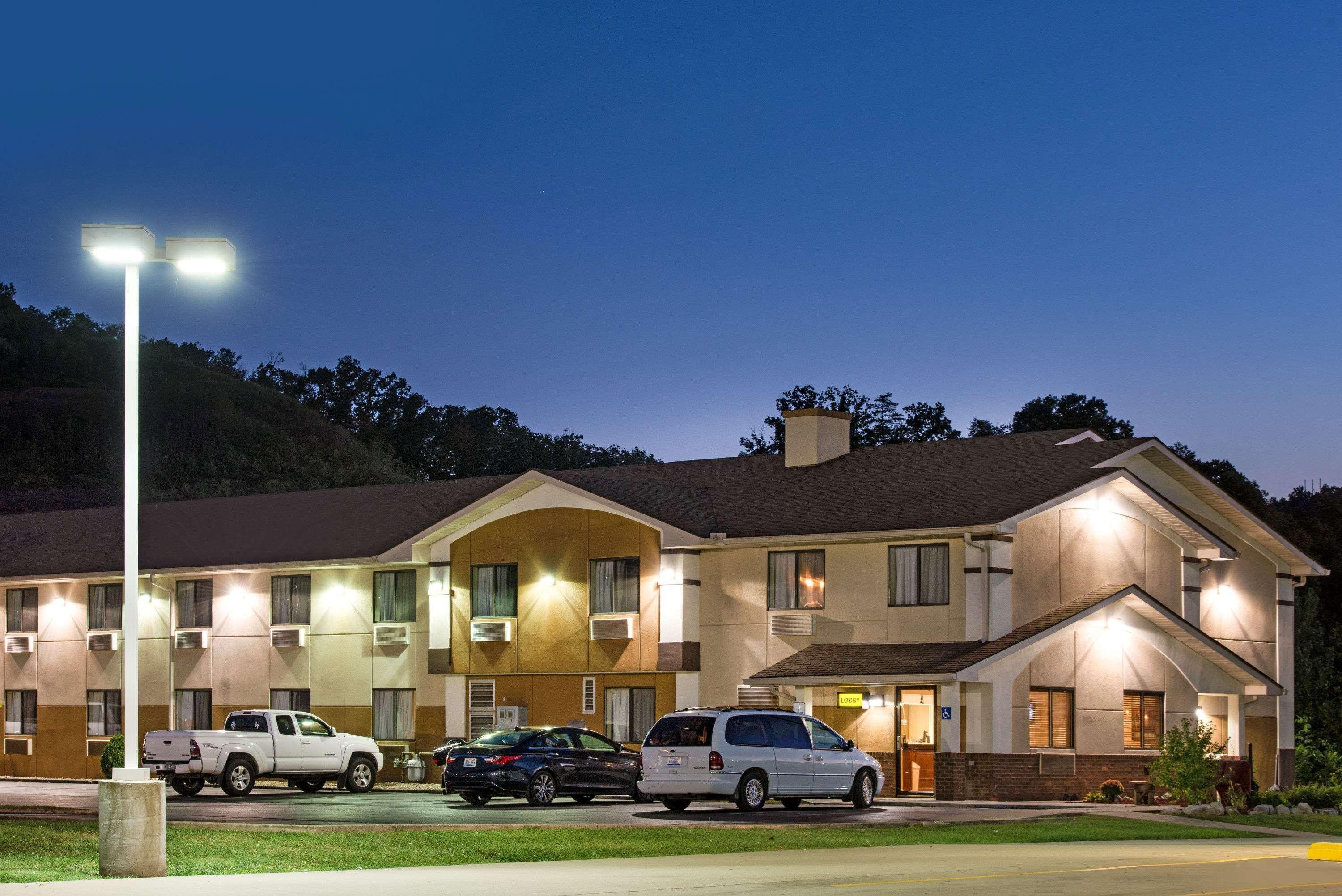 Super 8 By Wyndham Ripley Otel Dış mekan fotoğraf