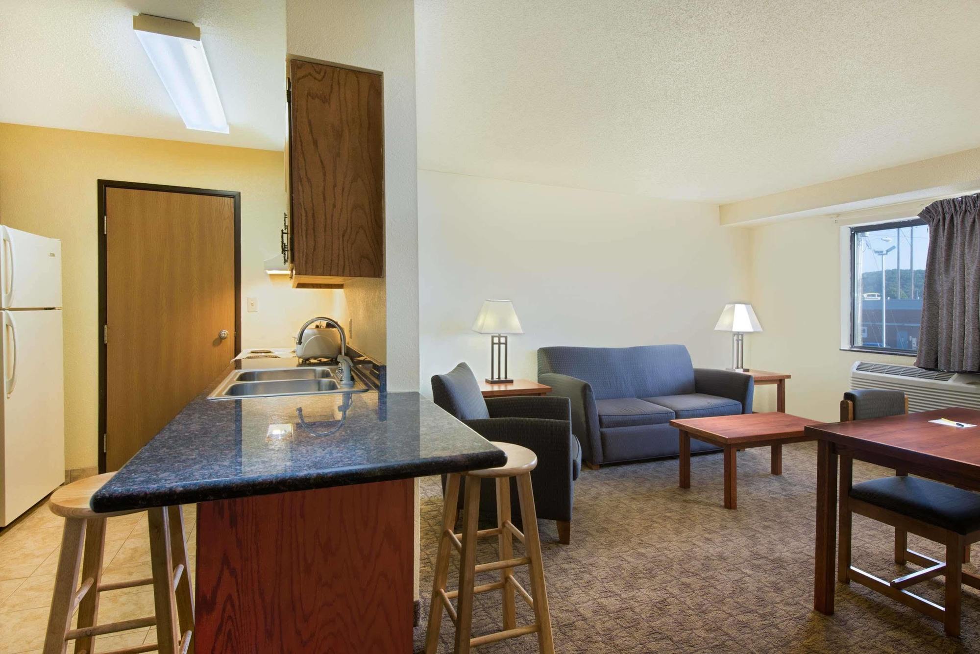Super 8 By Wyndham Ripley Otel Dış mekan fotoğraf